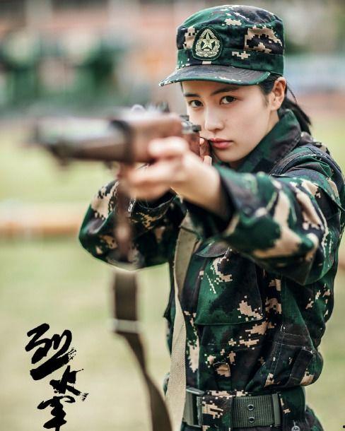 烈火军校三人吃瓜群众,三人吃瓜群众揭秘校园风云